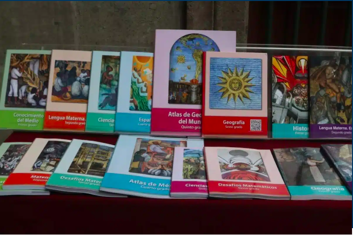 Libros de texto gratuitos en México